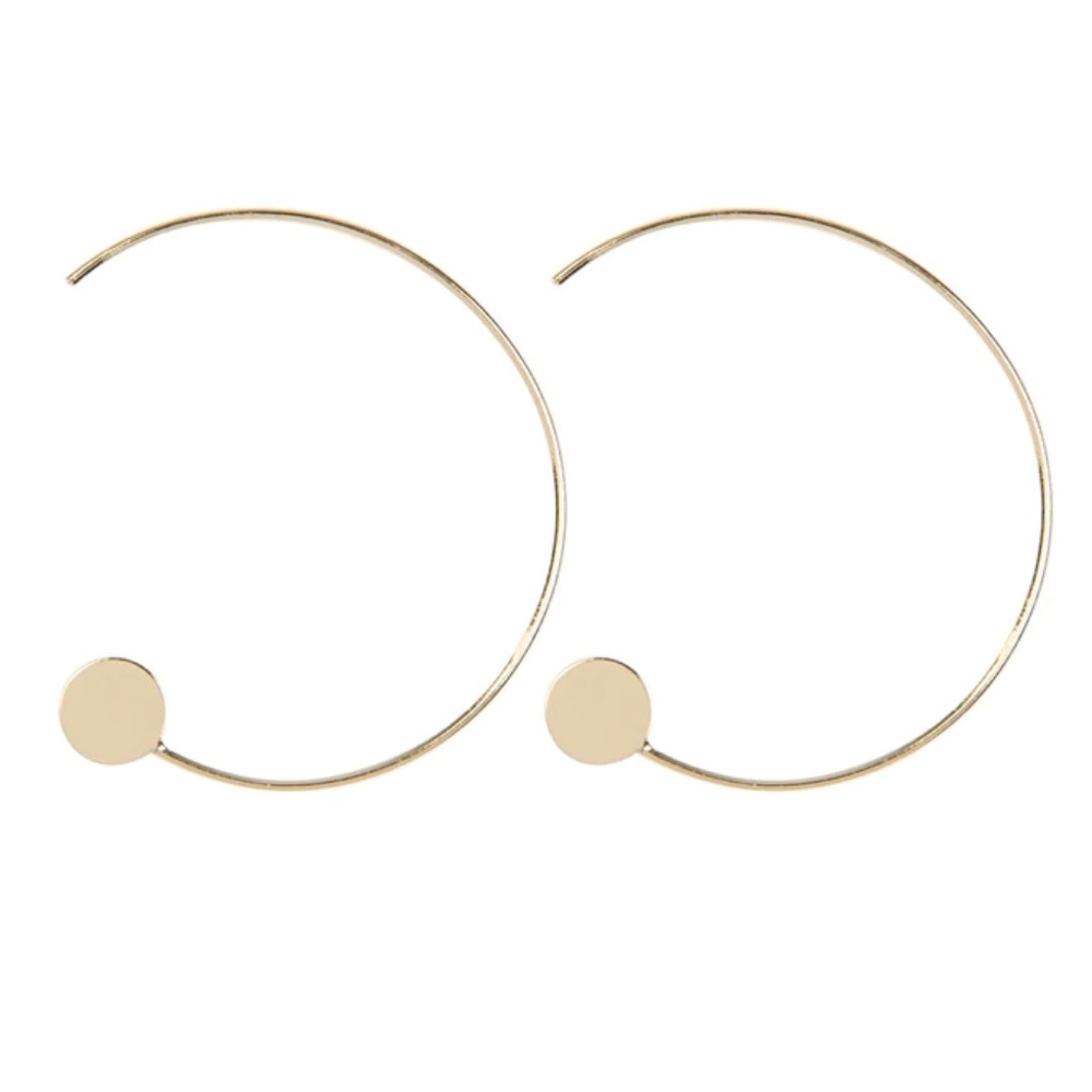 GOLD "C" HOOP DISC EARRINGS - 1.5 INCH WIRED